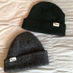 Bundle of 2 beanies!